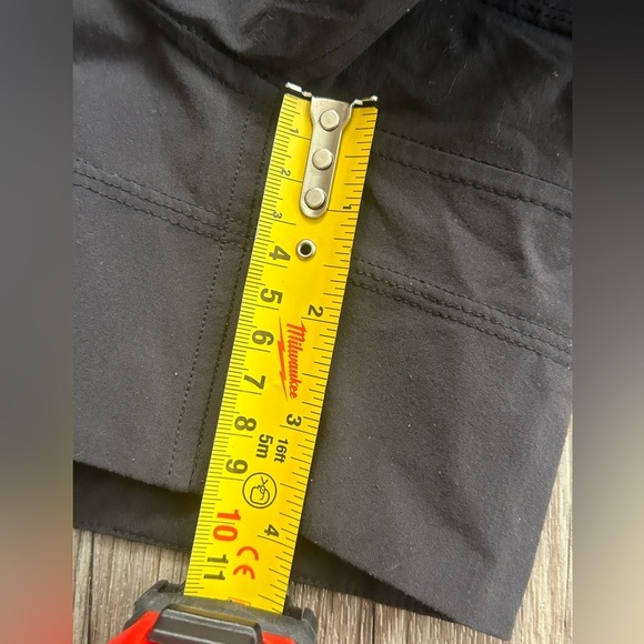 Lululemon Stretch Woven Relaxed-Fit High-Rise Short 4" - Picture 4 of 4